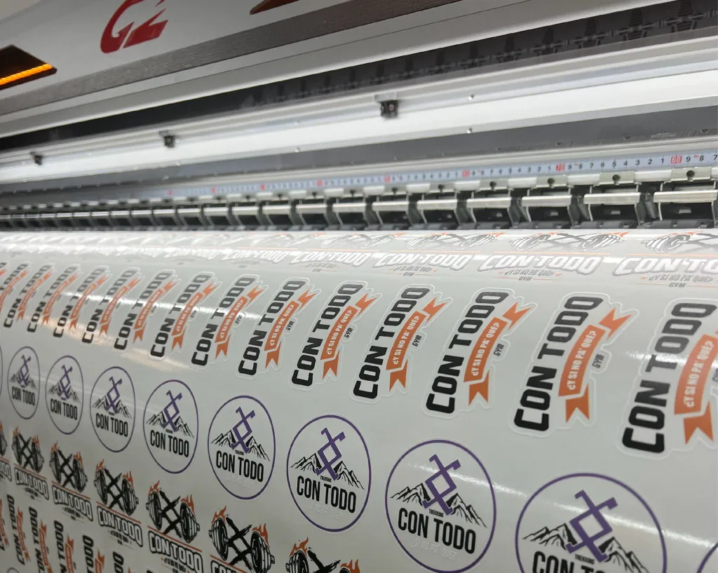 DTF textil y UV por metro: trabajo realizado por PDE Estudio Gráfico (1)